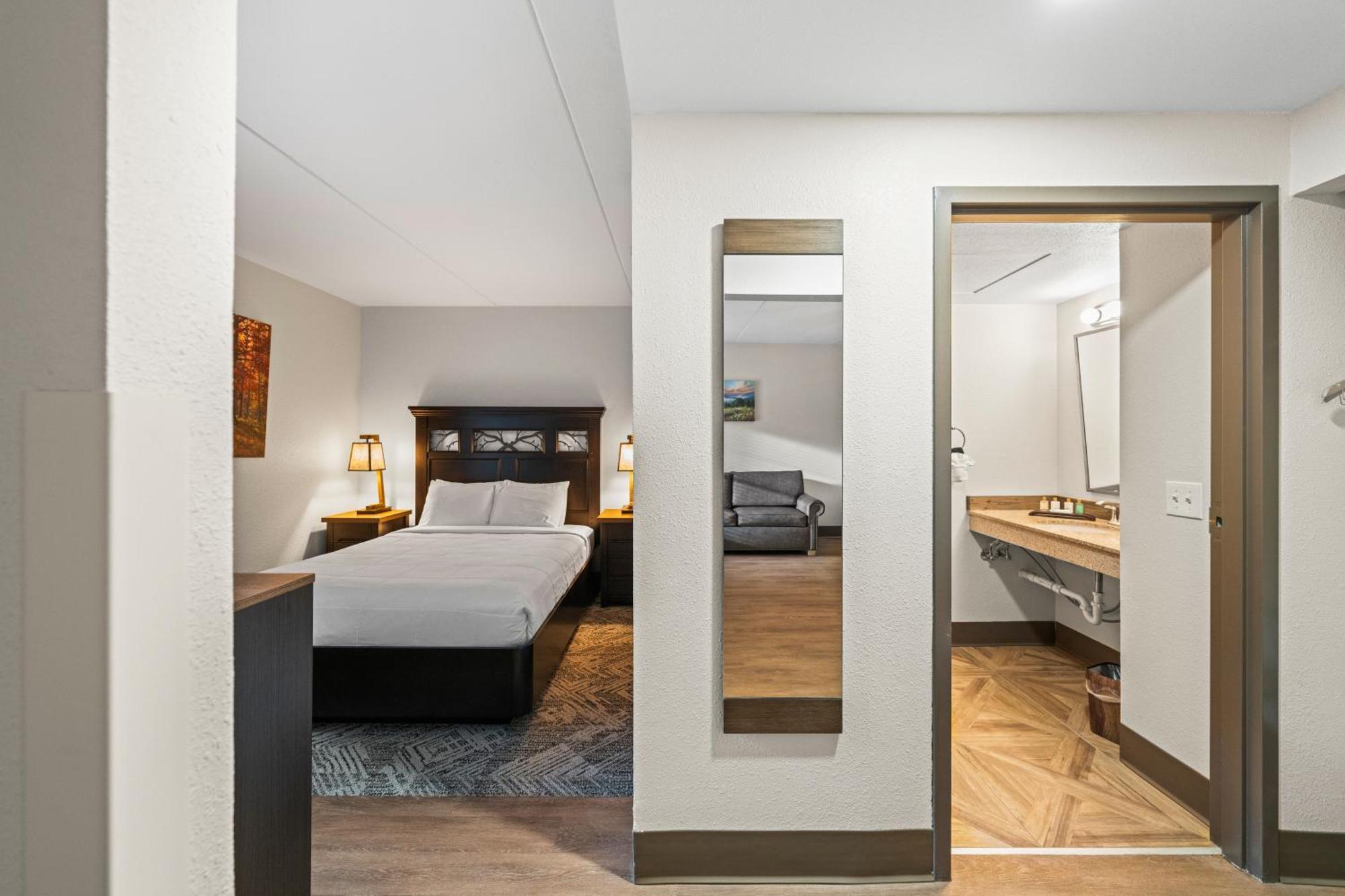 Queen Suite with Sofa Bed - Disability Access